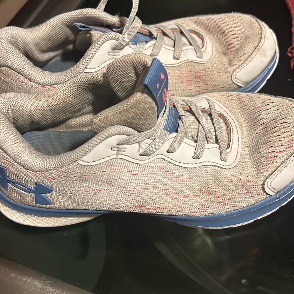 Under Armour shoes - Picture 1 of 5